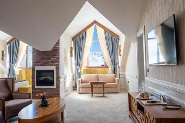 Junior King Suite