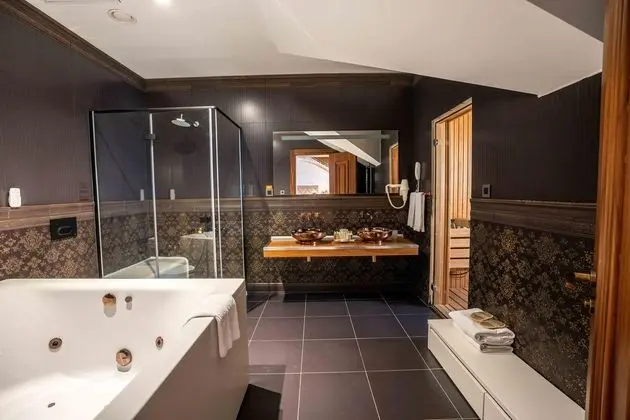 Junior King Suite Banyo
