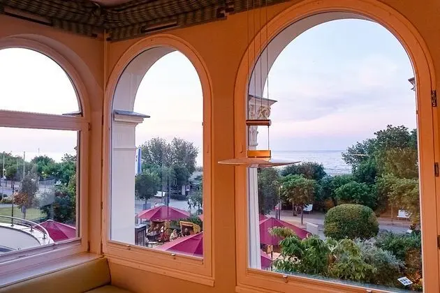 Apart Daire, Deniz Manzaralı (Fire Safety Window, cannot be opened)