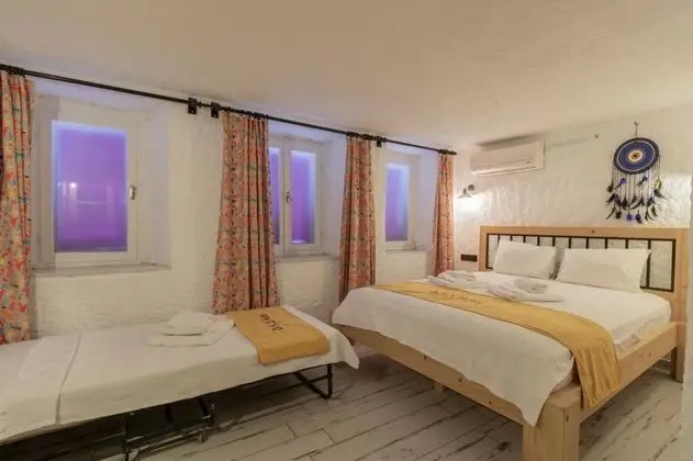 3 Kişilik Oda, Sokak Manzaralı, Giriş Katı