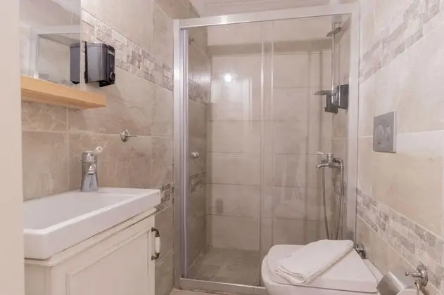 3 Kişilik Oda, Sokak Manzaralı, Giriş Katı