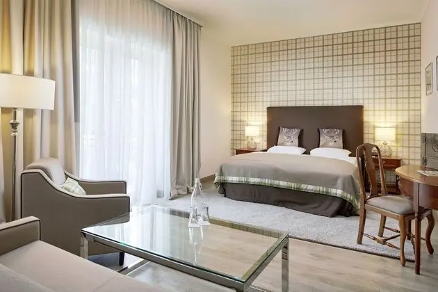 Deluxe Tek Büyük Yataklı Oda (M)