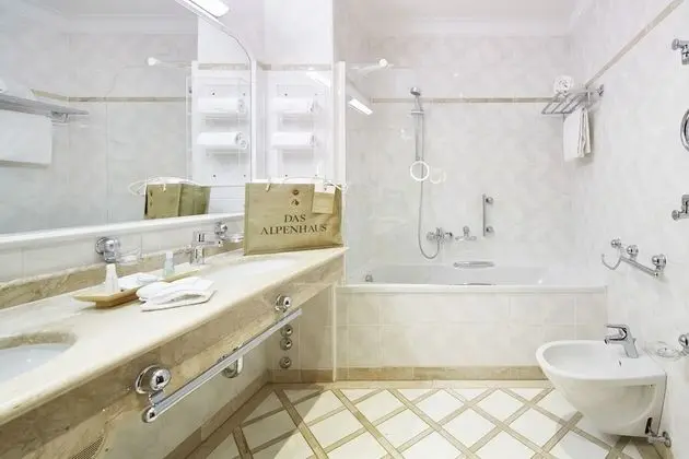 Deluxe Tek Büyük Yataklı Oda (M)