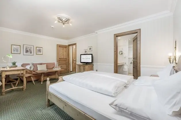Deluxe Tek Büyük Yataklı Oda, 1 Büyük (Queen) Boy Yatak ve Çekyat, Balkon, Bahçe Manzaralı