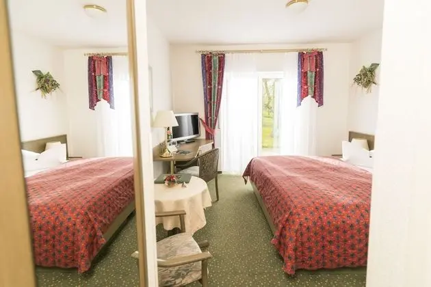 Tek Büyük veya İki Ayrı Yataklı Oda