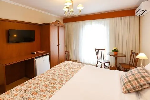 Deluxe Tek Büyük Yataklı Oda, Balkon, Bahçe Manzaralı