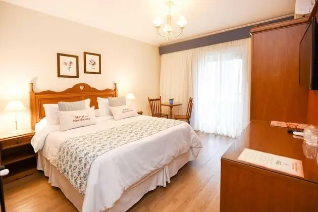 Deluxe Tek Büyük Yataklı Oda, Balkon, Bahçe Manzaralı