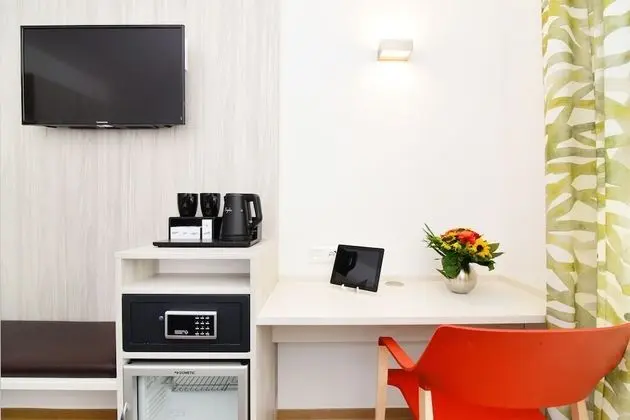 Business Tek Büyük Yataklı Oda