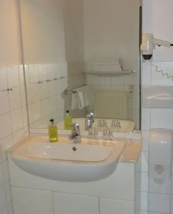 Büyük Yataklı Tek Kişilik Oda