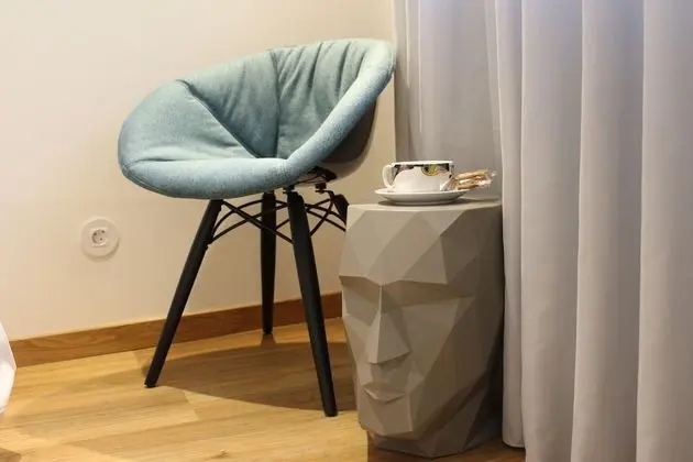 Tek Büyük Yataklı Oda (Patio View)