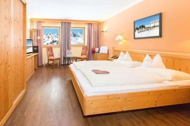 Büyük Yataklı Tek Kişilik Oda