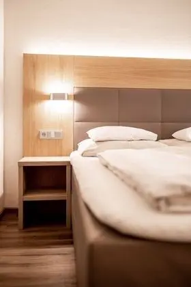 Basic Tek Büyük Yataklı Oda