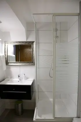 Tek Büyük Yataklı Oda, Balkon