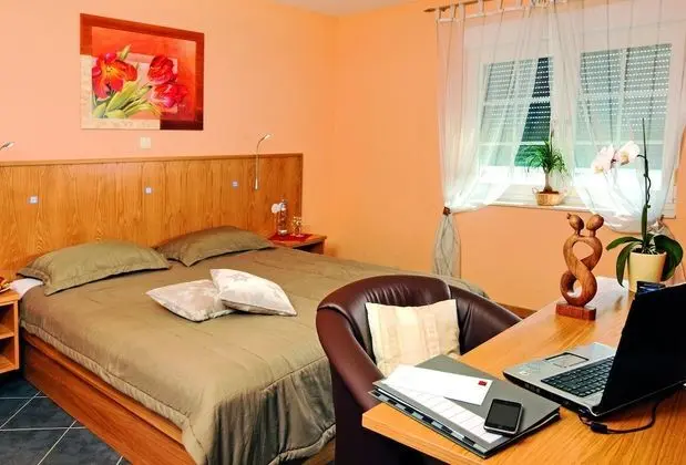 Luxury Tek Büyük Yataklı Oda