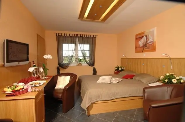 Luxury Tek Büyük Yataklı Oda