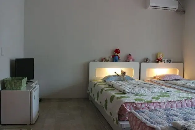 Ortak Ranzalı Oda, Sadece kadınlar için (Foreigner Only)