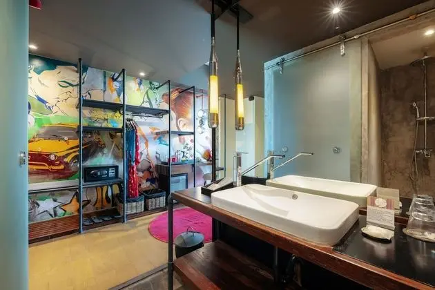 Dash Studio City View - Free 2 Bottles Beer