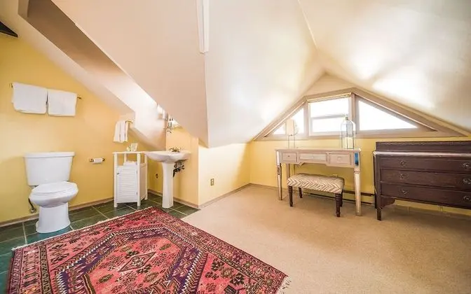 Standard Dört Kişilik Oda, Banyolu/Duşlu (Camelot)