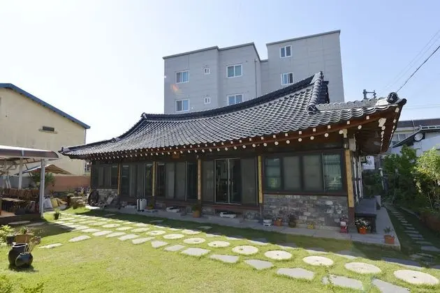 Traditional Tek Büyük Yataklı Oda (22sqm)