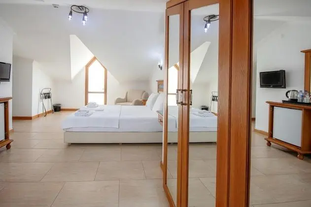 Begonvil, Sokak Manzaralı, Balkonlu