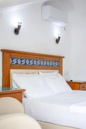 Begonvil, Sokak Manzaralı, Balkonlu