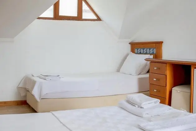 Begonvil, Sokak Manzaralı, Balkonlu