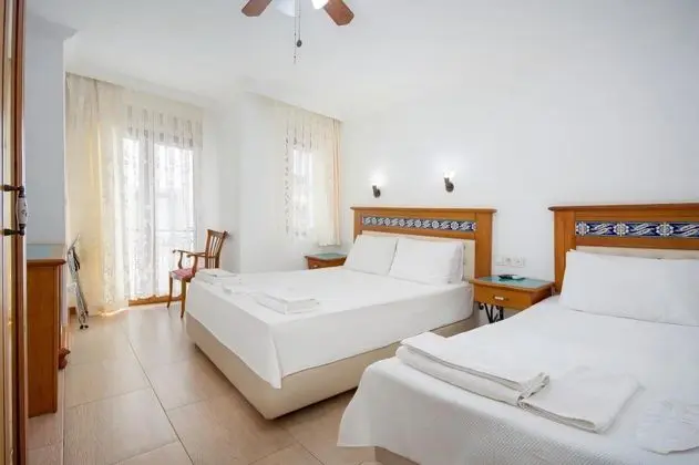 Orkide, Sokak Manzaralı, Fransız Balkonlu