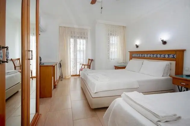 Orkide, Sokak Manzaralı, Fransız Balkonlu