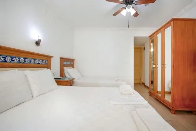 Orkide, Sokak Manzaralı, Fransız Balkonlu
