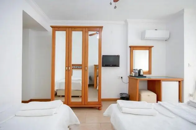 Orkide, Sokak Manzaralı, Fransız Balkonlu