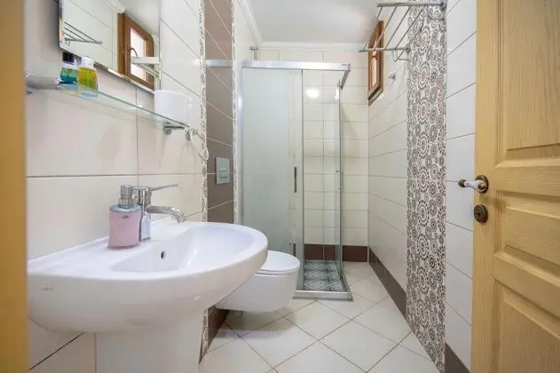 Orkide, Sokak Manzaralı, Fransız Balkonlu
