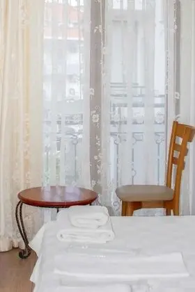 Orkide, Sokak Manzaralı, Fransız Balkonlu