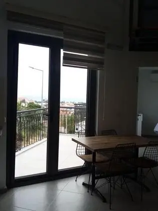 Daire-İki Yatak Odalı, Deniz ve Bahçe Manzaralı, Dublex