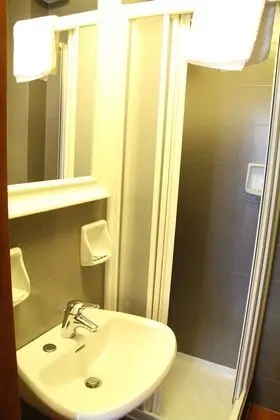 Economy Tek Büyük Yataklı Oda