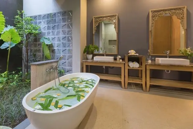 Deluxe Villa, 2 Yatak Odası, Havuz Manzaralı
