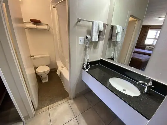 Standard Oda, 2 Büyük (Queen) Boy Yatak (Not pet friendly)