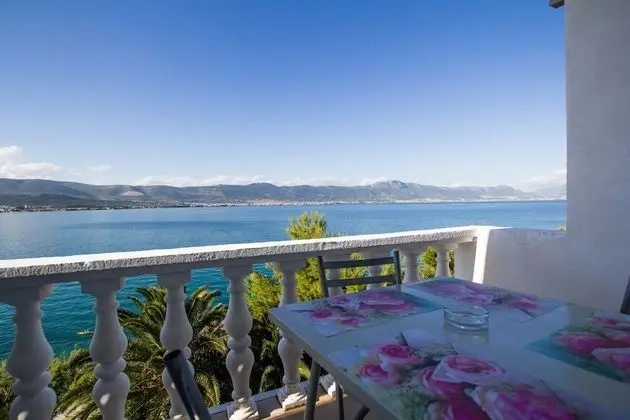 Apart Daire (David - 20m from the beach with parki)