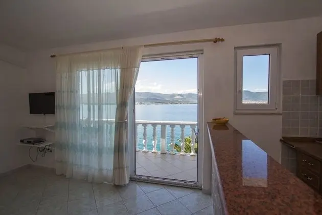 Apart Daire (David - 20m from the beach with parki)