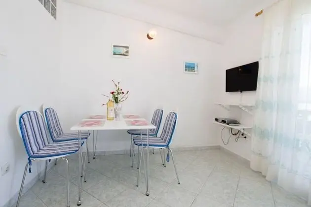 Apart Daire (David - 20m from the beach with parki)
