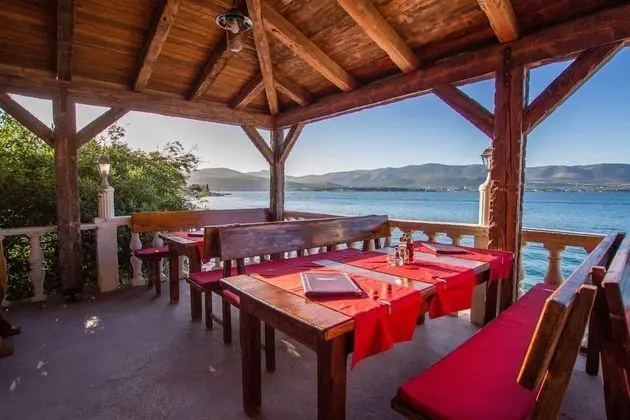 Apart Daire (David - 20m from the beach with parki)