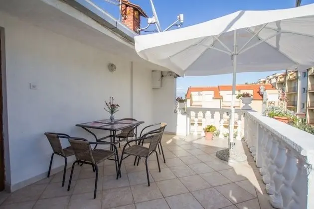 Apart Daire (David - 20m from the beach with parki)