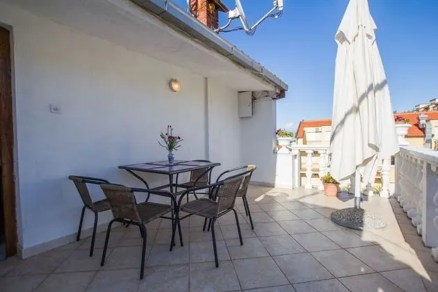 Apart Daire (David - 20m from the beach with parki)