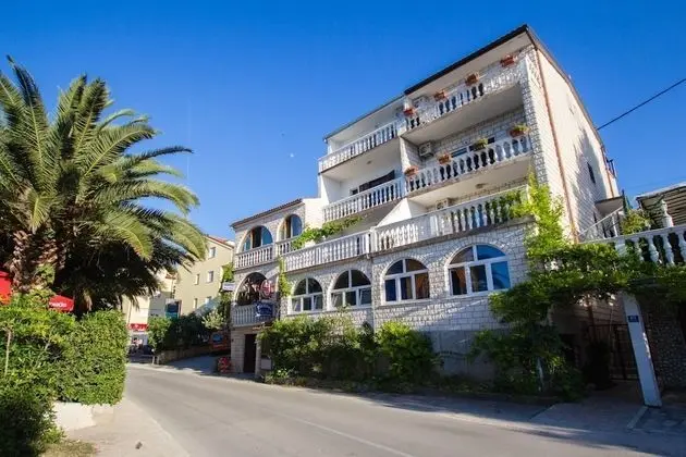 Apart Daire (David - 20m from the beach with parki)
