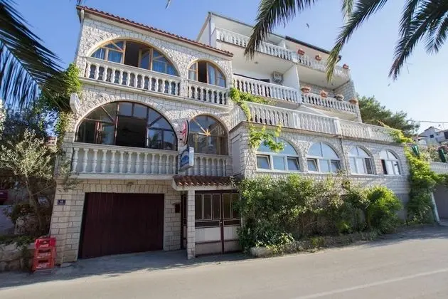 Apart Daire (David - 20m from the beach with parki)