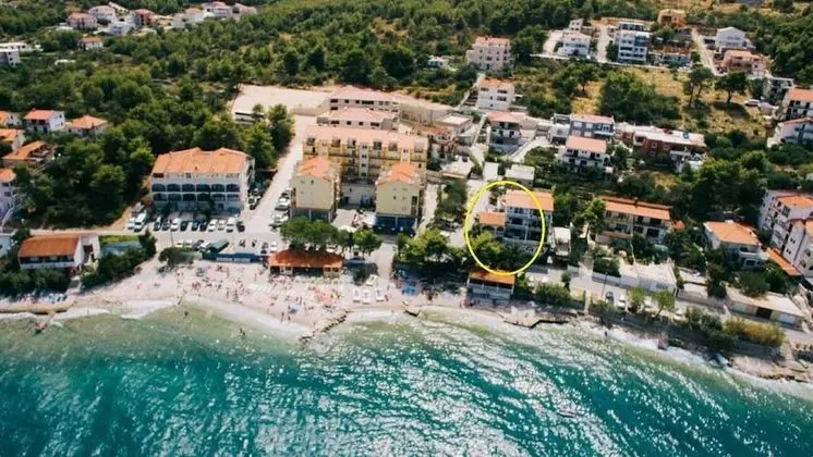 Apart Daire (David - 20m from the beach with parki)