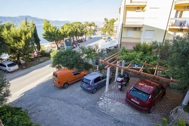 Apart Daire (David - 20m from the beach with parki)