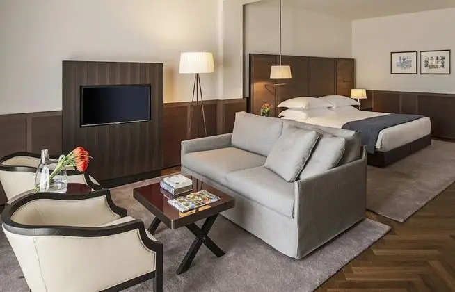 Junior Suite with Balcony and Old City View.