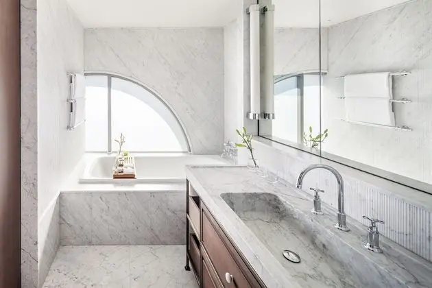 Junior Suite with Balcony and Old City View.