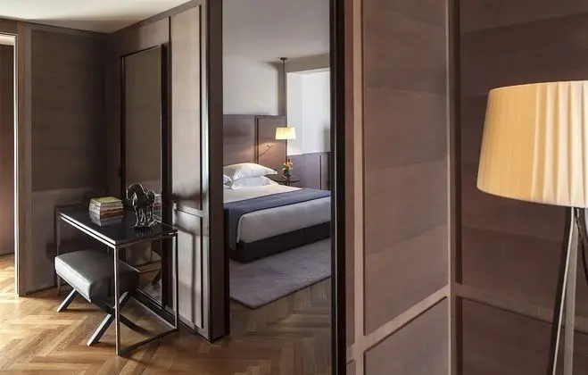 Junior Suite with Balcony and Old City View.