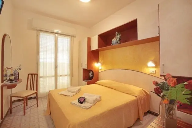 Büyük Yataklı Tek Kişilik Oda